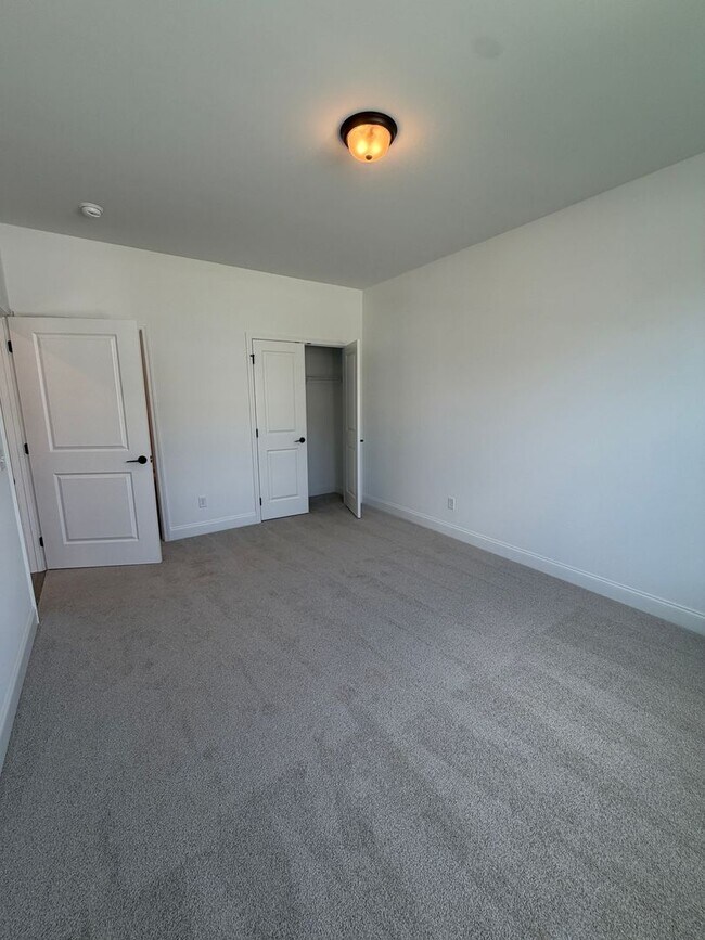 Building Photo - ~Be the 1st!  **BRAND NEW**