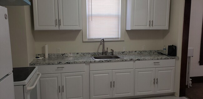 kitchen - 7651 Freda St