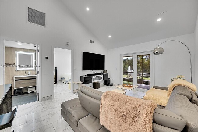 Building Photo - 18578 Woodstream Dr