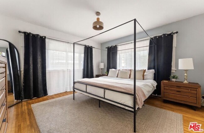 Building Photo - 736 Redondo Ave