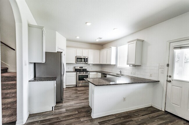 Building Photo - 9011 Beacon Mill Dr