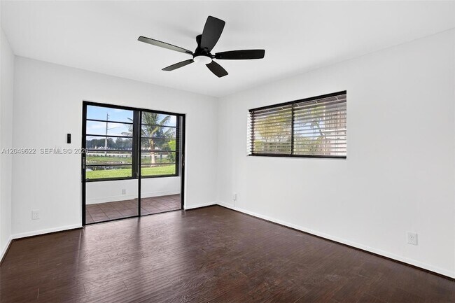 Building Photo - 9920 NW 68th Pl