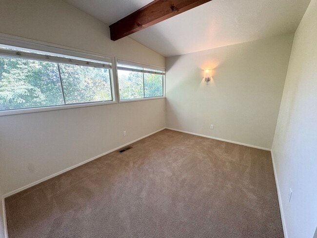 Building Photo - Mid-century modern view 3 bed house on top private drive with view of valley