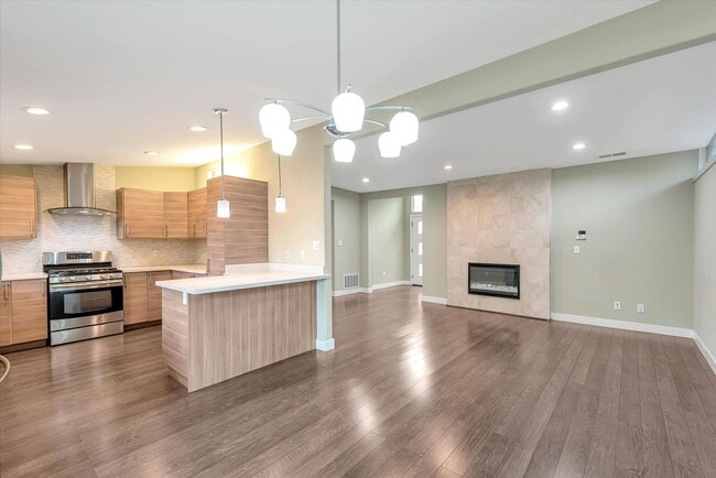 Building Photo - Modern Elegance & Effortless Style l 4BR Santa Clara Home