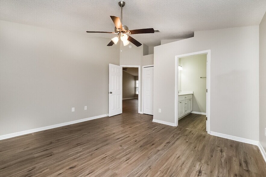 Building Photo - 28507 Tall Grass Dr