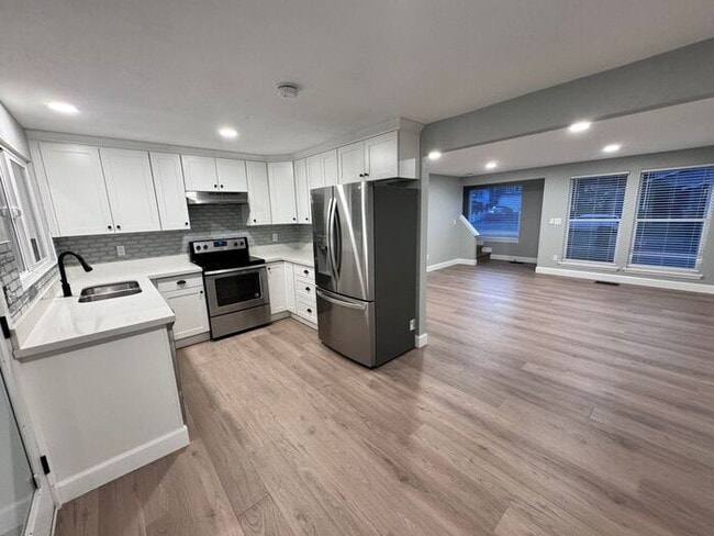 Building Photo - North End 4 bdrm Beautiful Home with Amazing Master closet!!