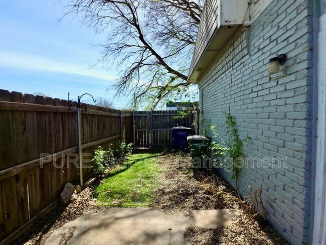 Building Photo - 5808 Wellington Dr