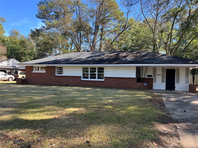 Building Photo - 3653 Cloverdale Rd