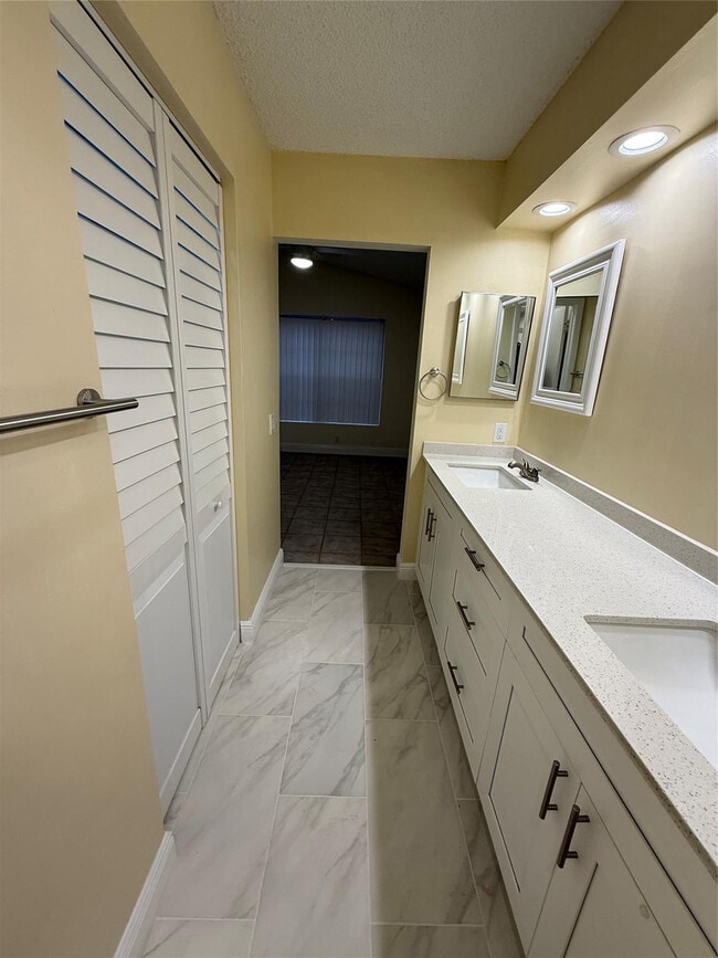 Building Photo - 14925 SW 48th Terrace