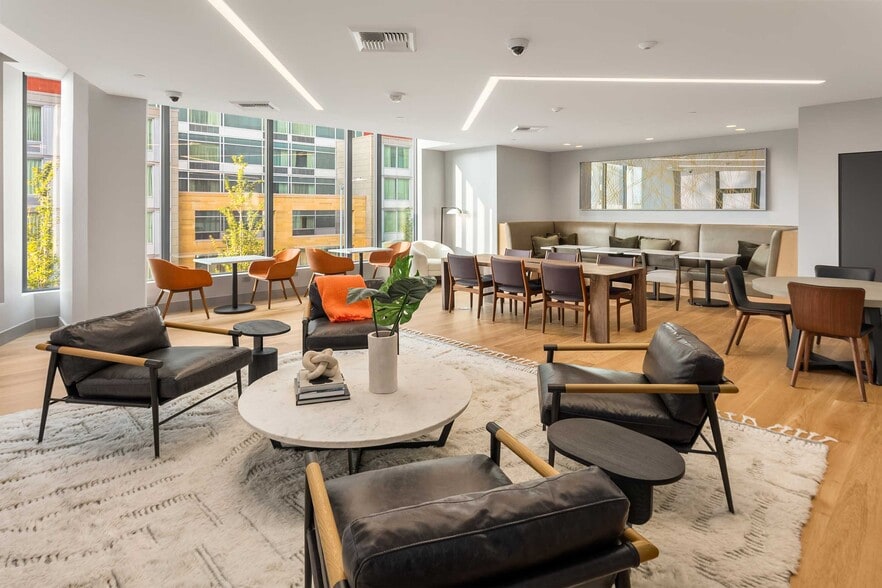 Building Photo - 2510 6th Ave