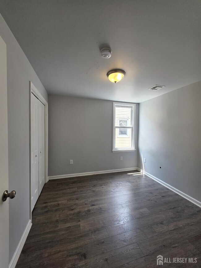Building Photo - 503 S 20th St