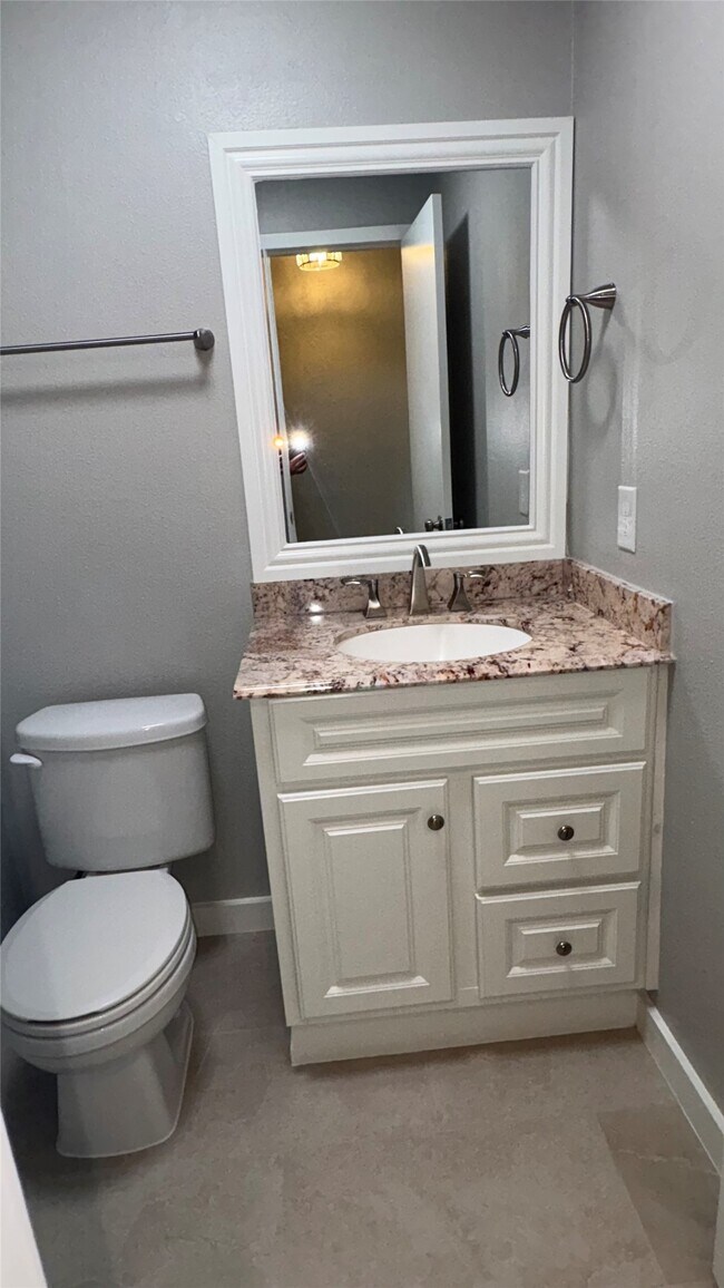 Building Photo - 212 Stratmore Dr