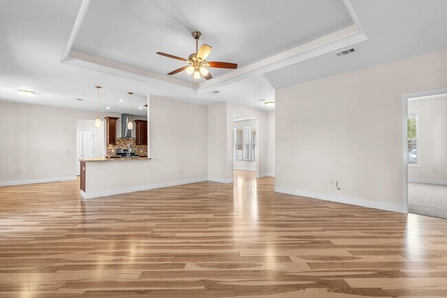 Building Photo - Stunning 4 Bedroom in PRIME Location!!  South of I-10!!