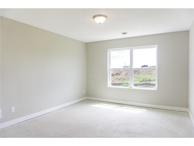 Building Photo - 717 Winterberry Ln