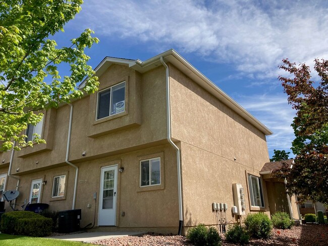Building Photo - 2 Bed 1.5 Bath Briargate Townhome w/AC