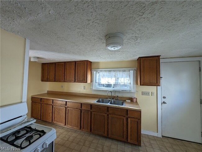 Building Photo - 56 Marion Ave