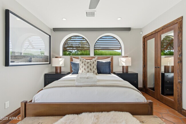 Building Photo - 5828 E Cactus Wren Rd