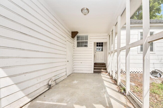 Building Photo - 7504 Elm St