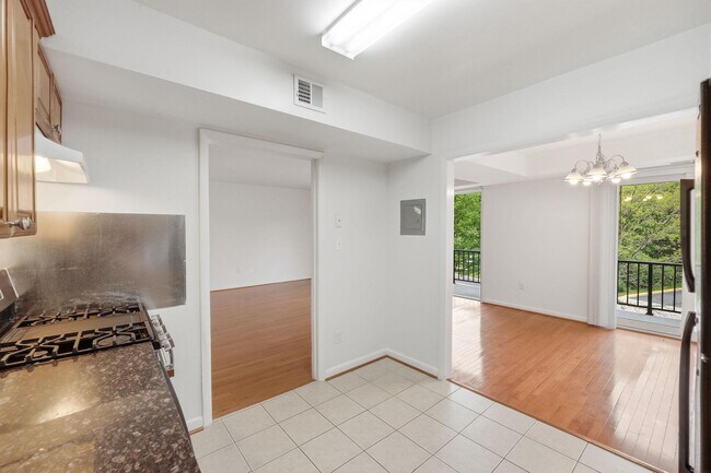 Building Photo - 5578 Burnside Dr