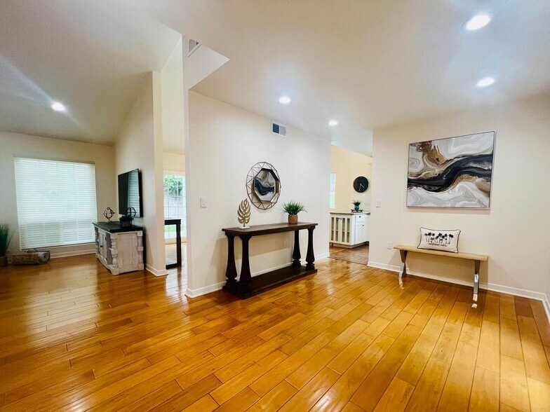 Building Photo - 5309 Lockhurst Dr