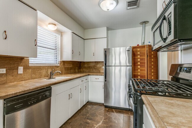 Building Photo - BOUTIQUE ALAMO HEIGHTS 1-BEDROOM APARTMENT
