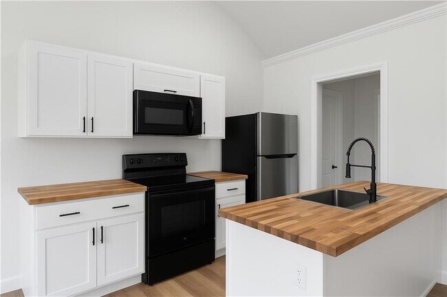 Building Photo - 2327 Young Rd