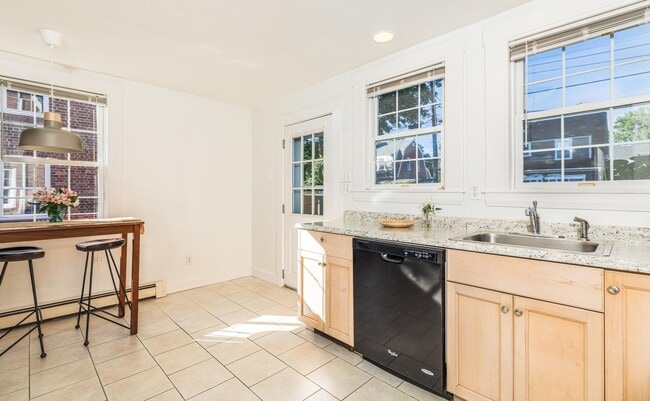 Building Photo - 77 Porpoise Way