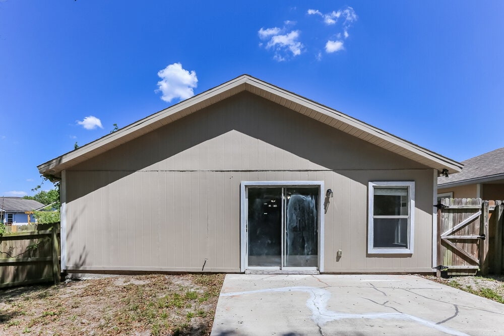 Building Photo - 7910 Cherry Blossom Dr S