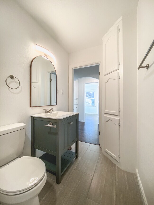 Building Photo - 3509 E 4th St