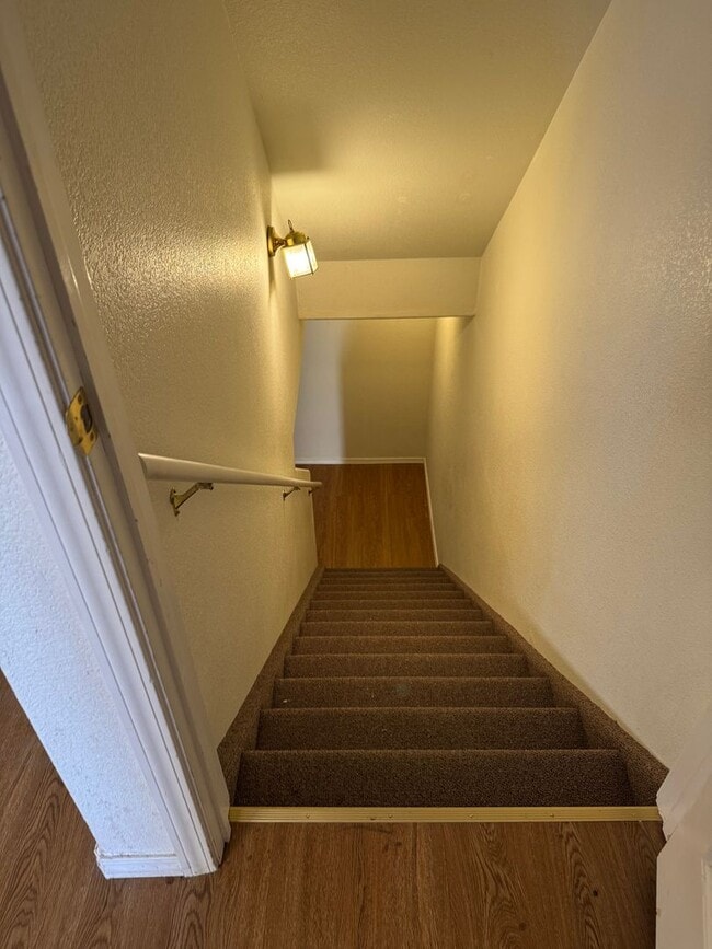 Building Photo - Beautiful 3-Bedroom 2.5 Bathroom in Briarg...