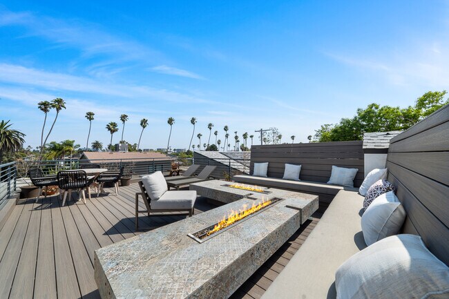 Building Photo - 838 California Ave