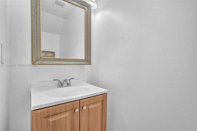 Building Photo - 1491 Sorrento Dr