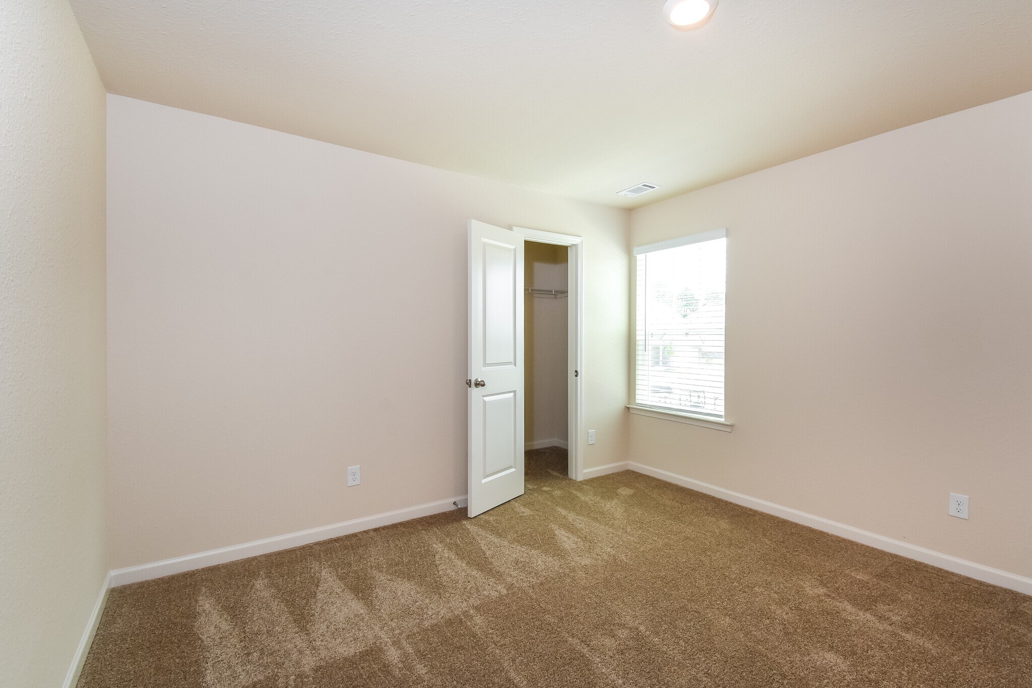 Building Photo - 150 Innis Brk Cir