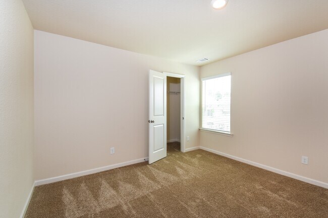 Building Photo - 132 Innis Brk Cir