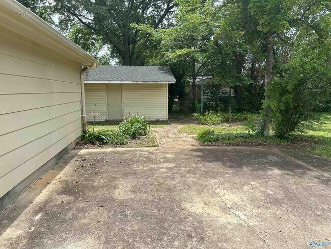 Building Photo - 2109 Villaret Dr SW