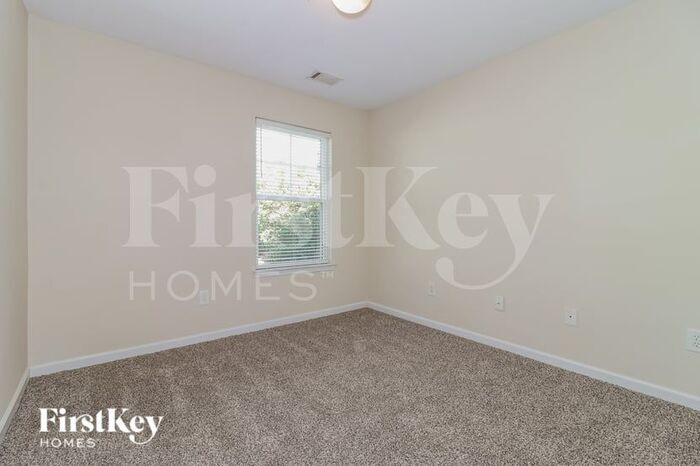 Building Photo - 522 Walnut Woods Dr