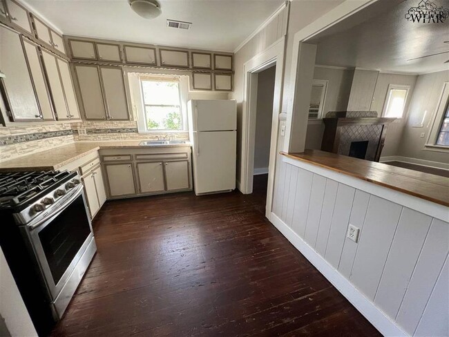 Building Photo - 3107 Ave R