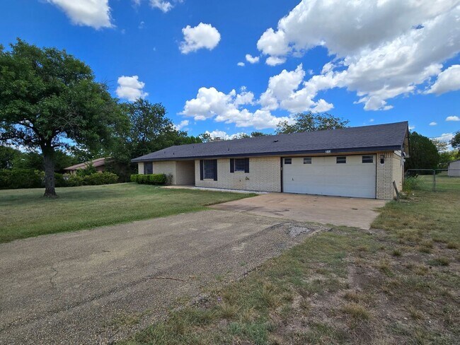 Building Photo - 230 Mighty Oak Ln