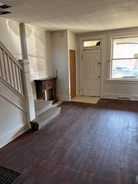 Building Photo - 1619 Lenz Ave