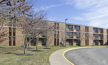 Building Photo - Maple Oak