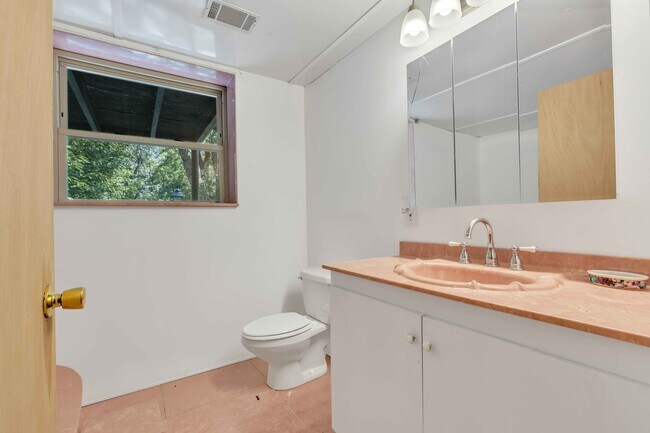 Building Photo - 509 Mathes Ct