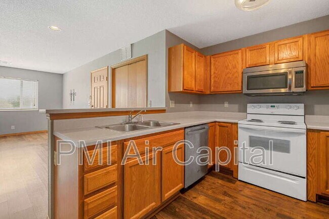 Building Photo - 333 S Tyler Rd