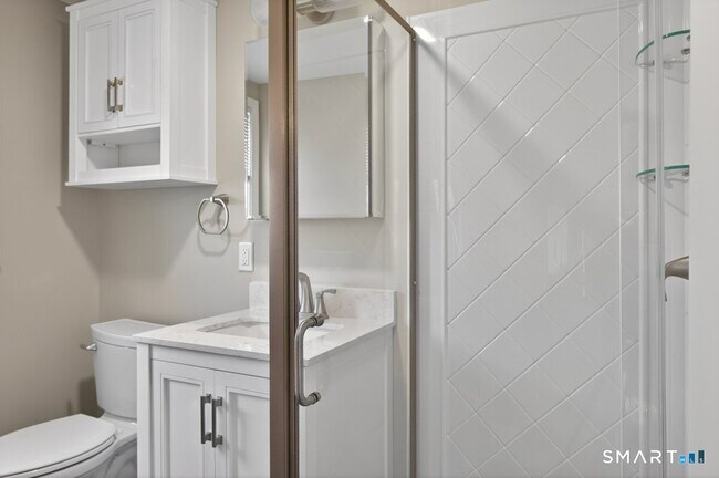 Building Photo - 121 Milldale Ave