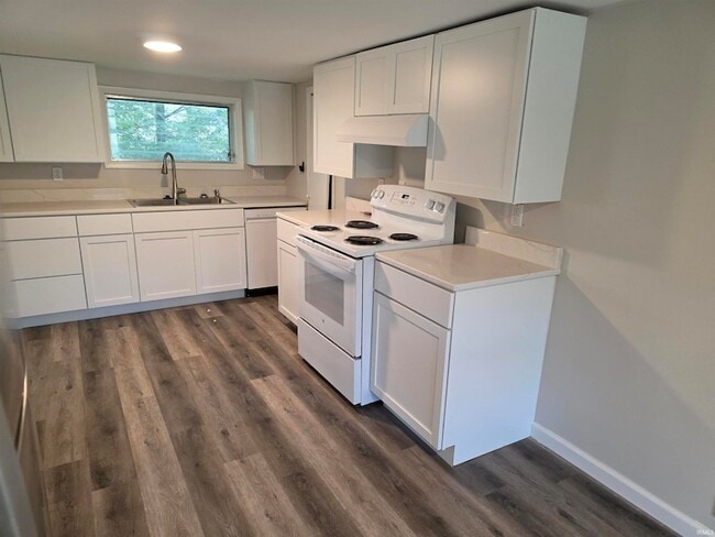 Building Photo - 921 W Gourley Pike