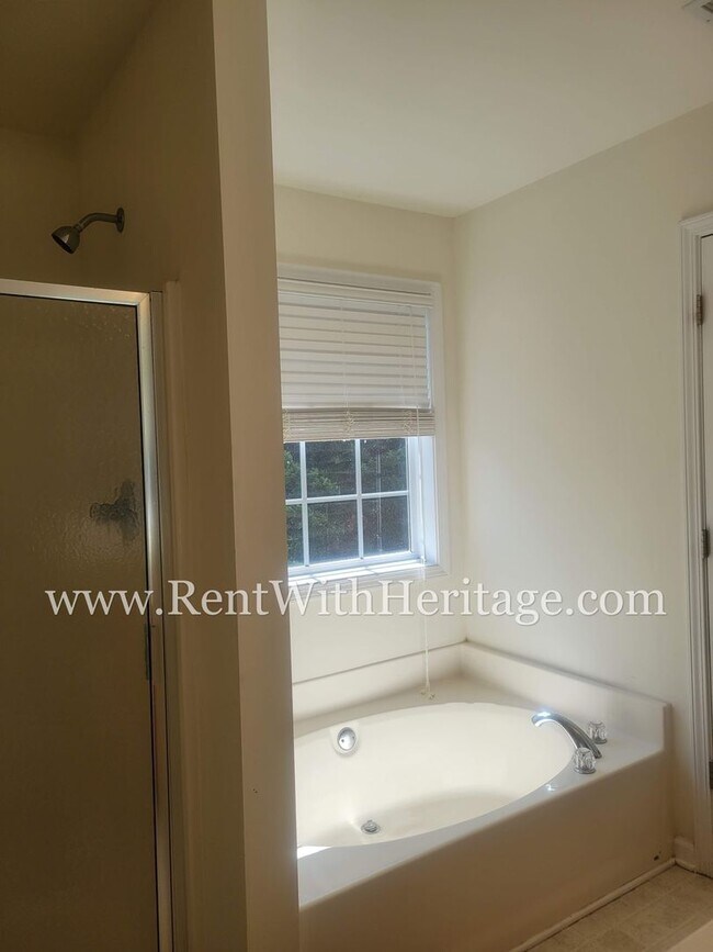 Building Photo - WOW!!!......COME SEE THIS GORGEOUS 4 BEDROOM / 3 BATH HOME IN THE POPULAR KINGSWOOD SUBDIVSION-A ...