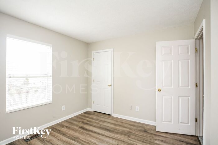 Building Photo - 445 Winterwood Dr