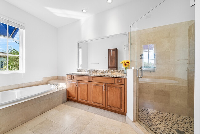 Building Photo - 824 Virginia Gardens Dr