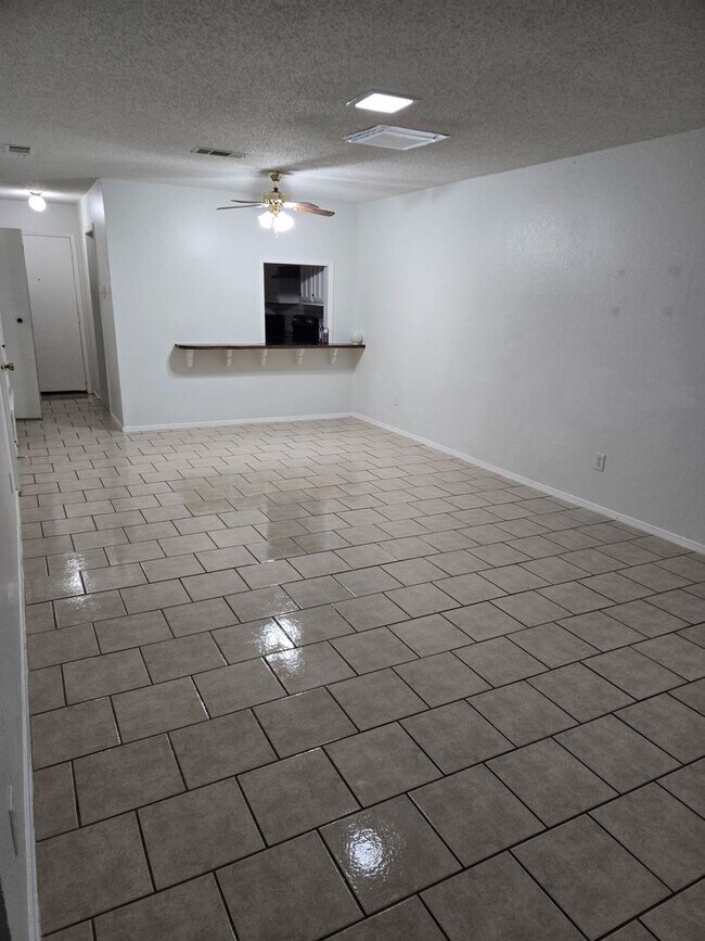 Building Photo - Zuni Drive