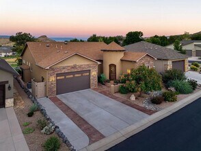 Building Photo - Beautify 3 bed 2 bath home!