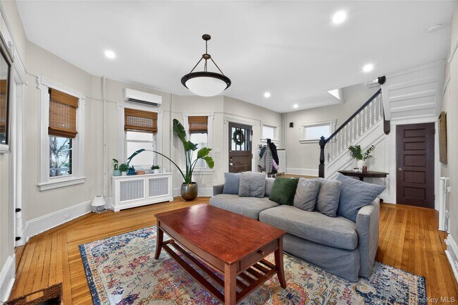 Building Photo - 121 Morris Ave